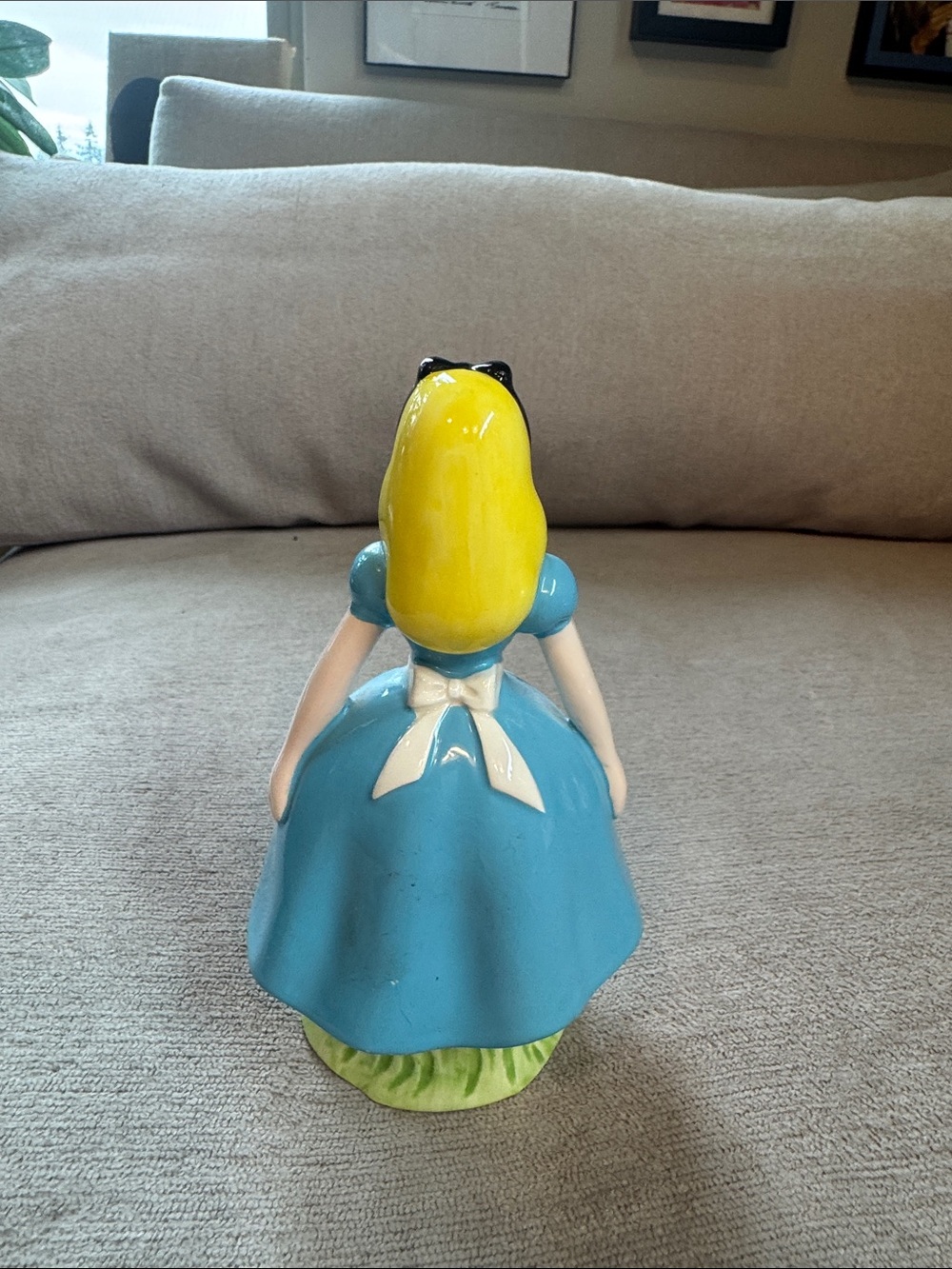 Vintage, Collectable Alice in Wonderland Figurine - Picture 7 of 7